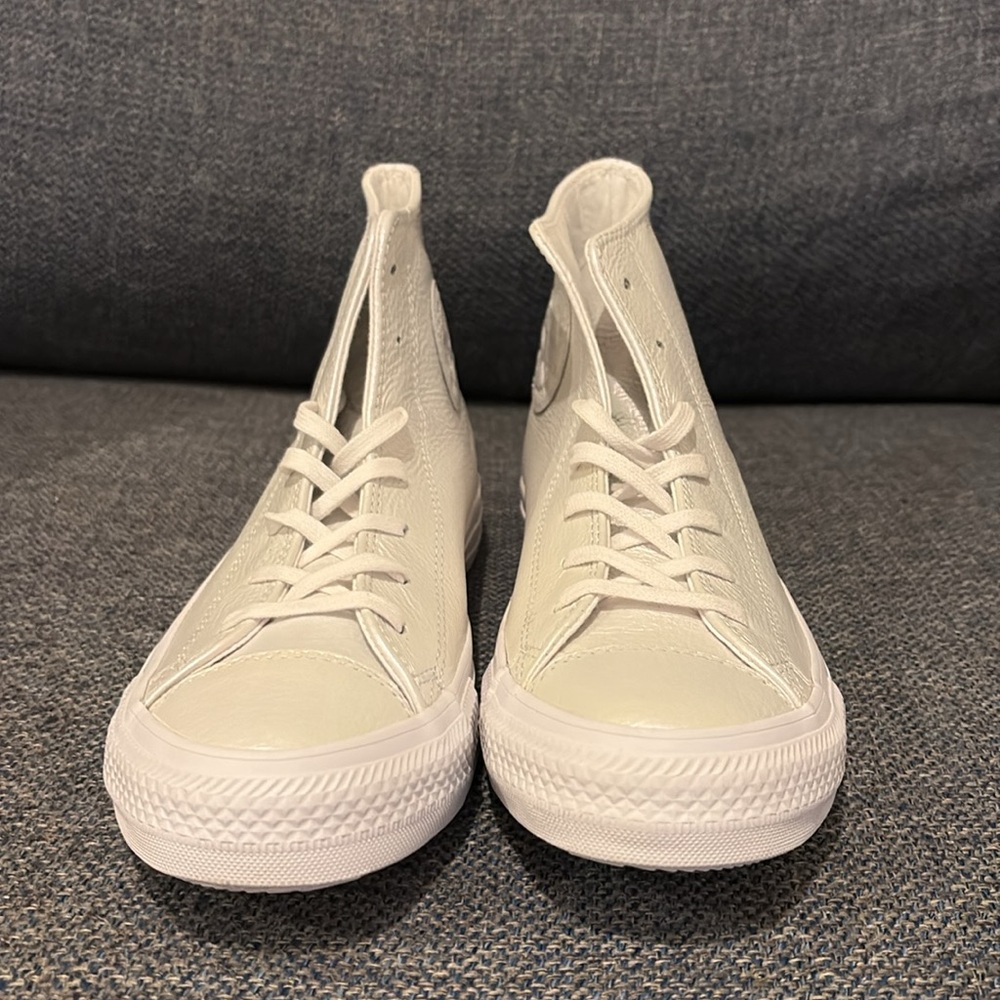 Converse Chuck Taylor All-Star High White Pearlized leather ✨🤍 Women's 8 NEW!!! - Picture 3 of 6